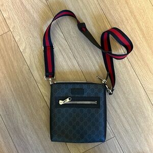 GUCCI 523599 GG BLACK SMALL MESSENGER BAG